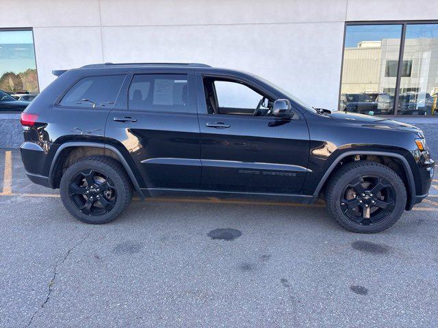 Photo of 2019 Diamond Black Crystal Pearlcoat Jeep Grand Cherokee