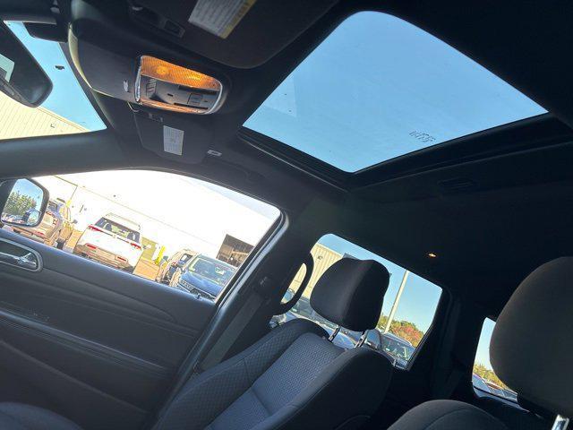 Photo of 2019 Diamond Black Crystal Pearlcoat Jeep Grand Cherokee