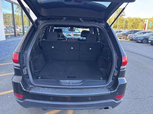 Photo of 2019 Diamond Black Crystal Pearlcoat Jeep Grand Cherokee