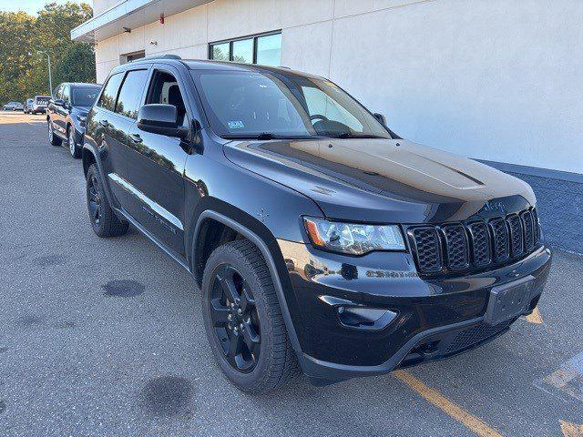 Photo of 2019 Diamond Black Crystal Pearlcoat Jeep Grand Cherokee