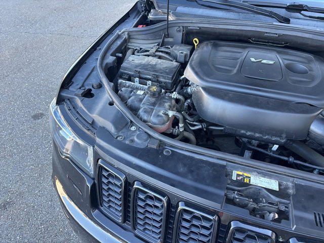 Photo of 2019 Diamond Black Crystal Pearlcoat Jeep Grand Cherokee