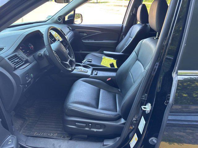 Photo of 2022 Crystal Black Pearl Honda Pilot