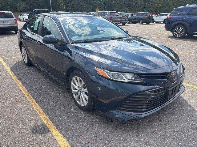 Photo of 2018 Midnight Black Metallic Toyota Camry