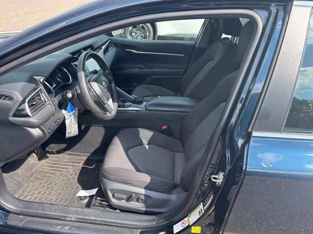 Photo of 2018 Midnight Black Metallic Toyota Camry