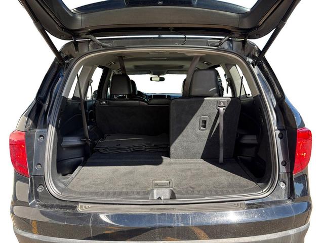 Photo of 2016 Black Forest Pearl Honda Pilot