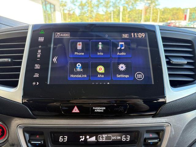 Photo of 2016 Black Forest Pearl Honda Pilot