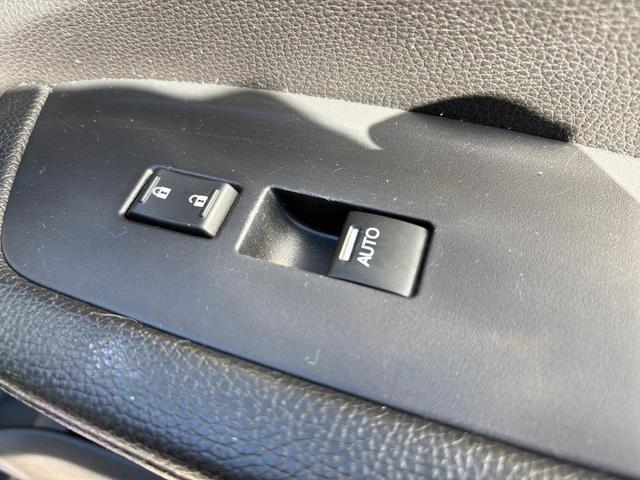 Photo of 2016 Black Forest Pearl Honda Pilot