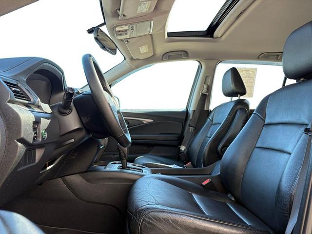 Photo of 2016 Black Forest Pearl Honda Pilot