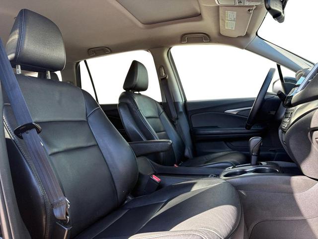 Photo of 2016 Black Forest Pearl Honda Pilot