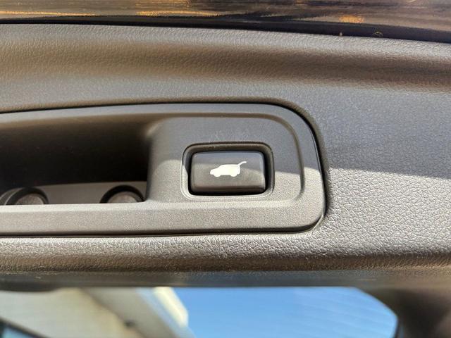 Photo of 2016 Black Forest Pearl Honda Pilot