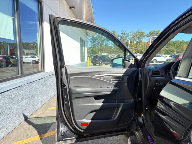 Photo of 2016 Black Forest Pearl Honda Pilot