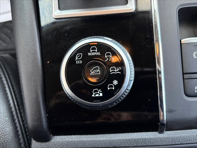 Photo of 2022 White Diamond Mitsubishi Outlander