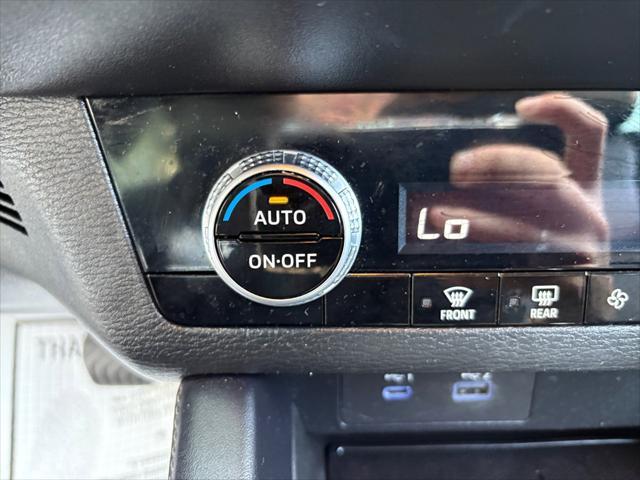 Photo of 2022 White Diamond Mitsubishi Outlander