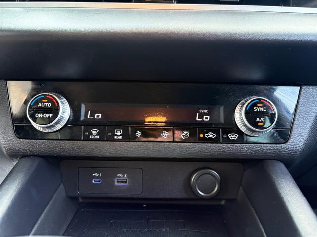 Photo of 2022 White Diamond Mitsubishi Outlander