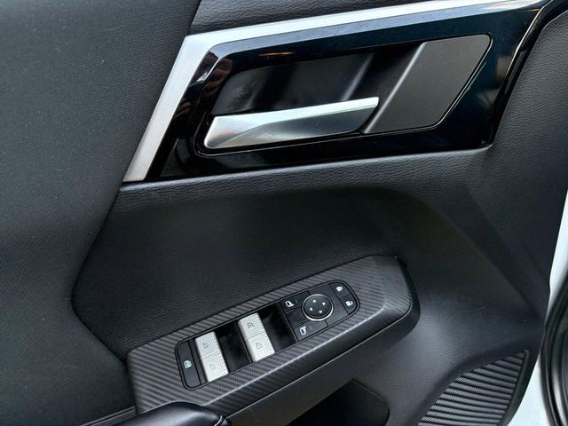 Photo of 2022 White Diamond Mitsubishi Outlander