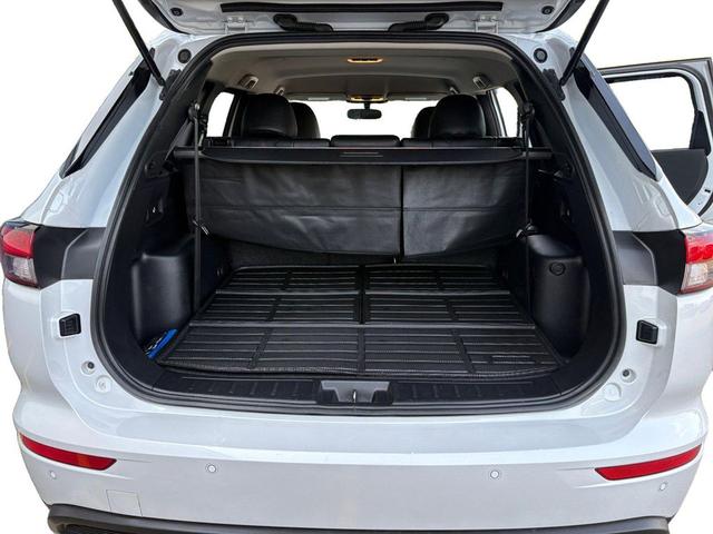 Photo of 2022 White Diamond Mitsubishi Outlander