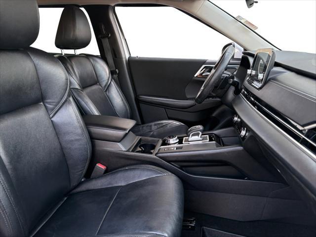 Photo of 2022 White Diamond Mitsubishi Outlander