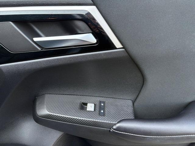 Photo of 2022 White Diamond Mitsubishi Outlander