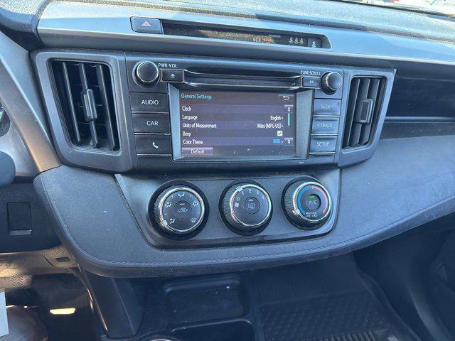 Photo of 2017 Super White Toyota RAV4