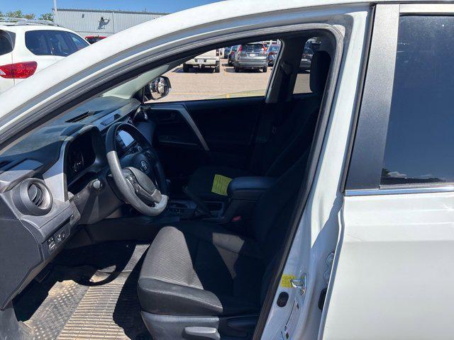 Photo of 2017 Super White Toyota RAV4