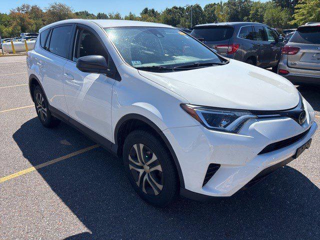 Photo of 2017 Super White Toyota RAV4