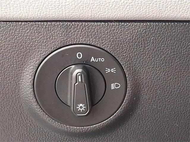 Photo of 2022 Platinum Gray Metallic Volkswagen Taos