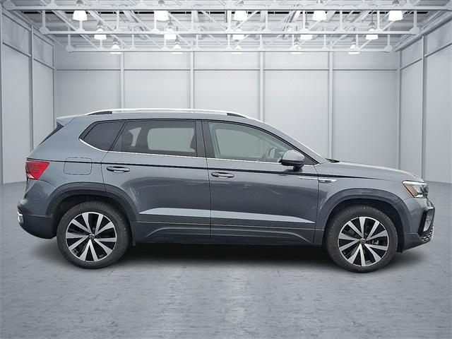 Photo of 2022 Platinum Gray Metallic Volkswagen Taos