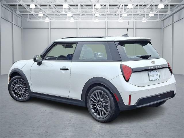 Photo of 2025 White Metallic MINI Hardtop