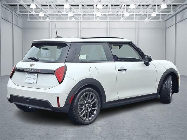 Photo of 2025 White Metallic MINI Hardtop