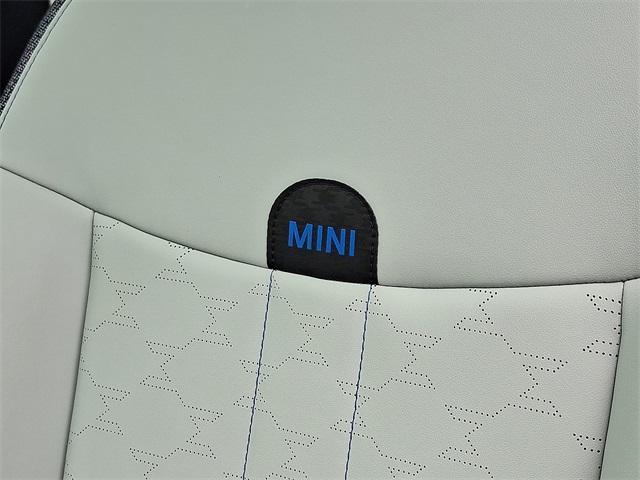 Photo of 2025 White Metallic MINI Hardtop