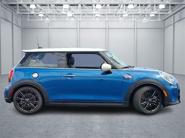 Photo of 2022 Island Blue Metallic MINI Hardtop