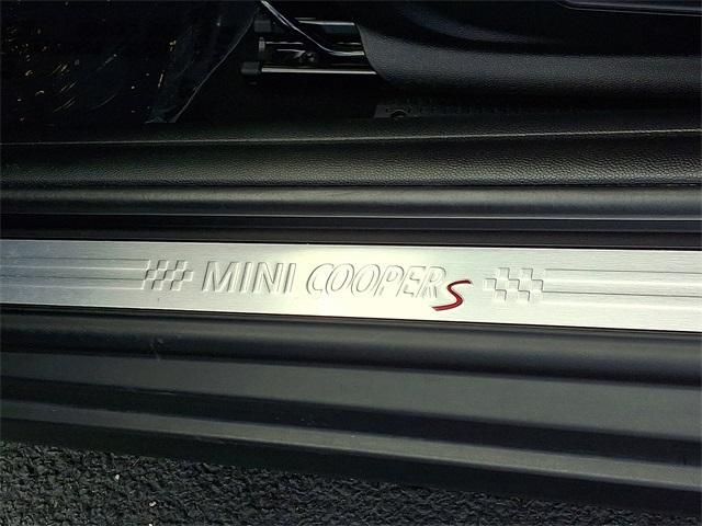 Photo of 2022 Island Blue Metallic MINI Hardtop
