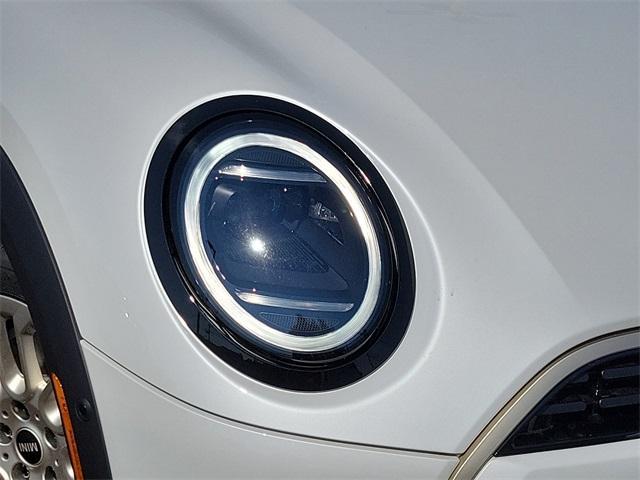 Photo of 2025 White Metallic MINI Hardtop