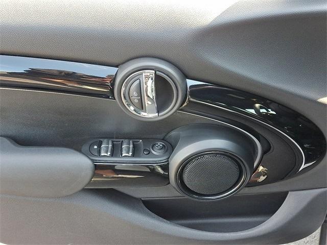 Photo of 2023 White Silver MINI Hardtop