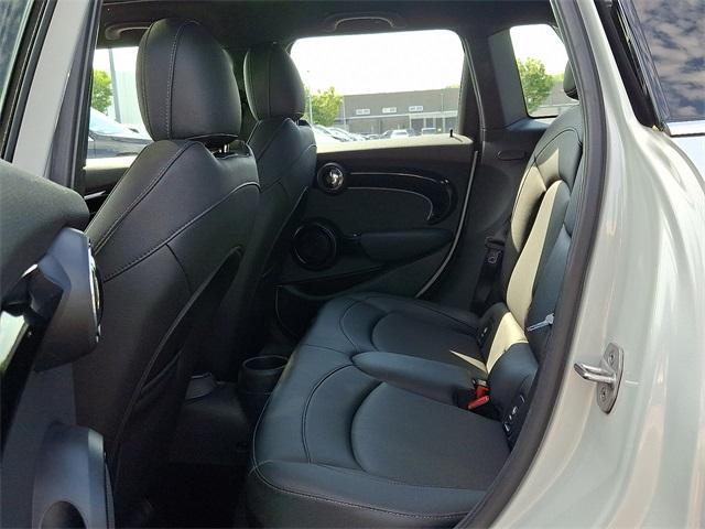 Photo of 2023 White Silver MINI Hardtop