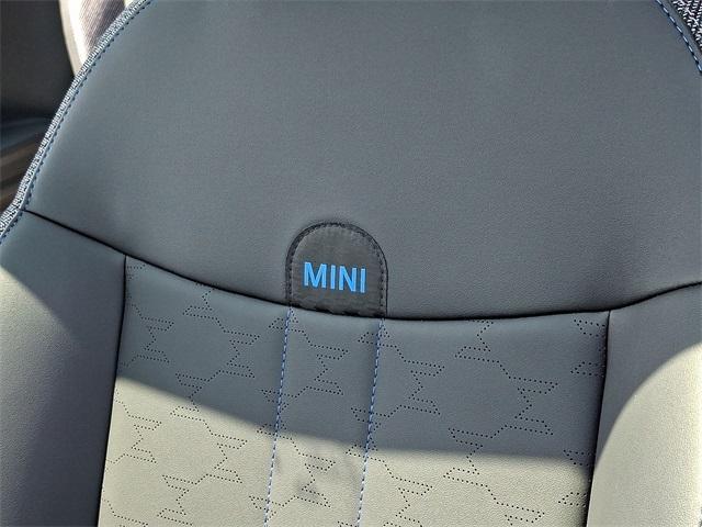 Photo of 2025 Chili Pepper Red MINI Hardtop