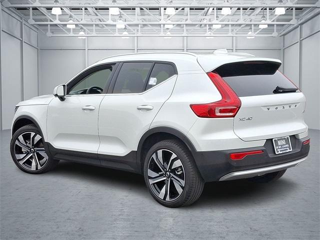 Photo of 2024 White Volvo XC40