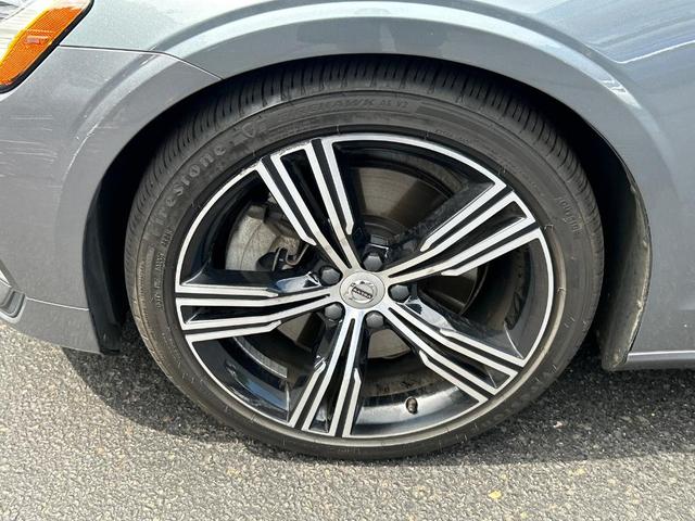 Photo of 2019 Gray Metallic Volvo S60