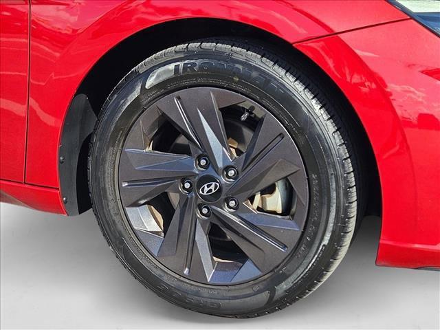 Photo of 2021 Scarlet Red Pearl Hyundai ELANTRA