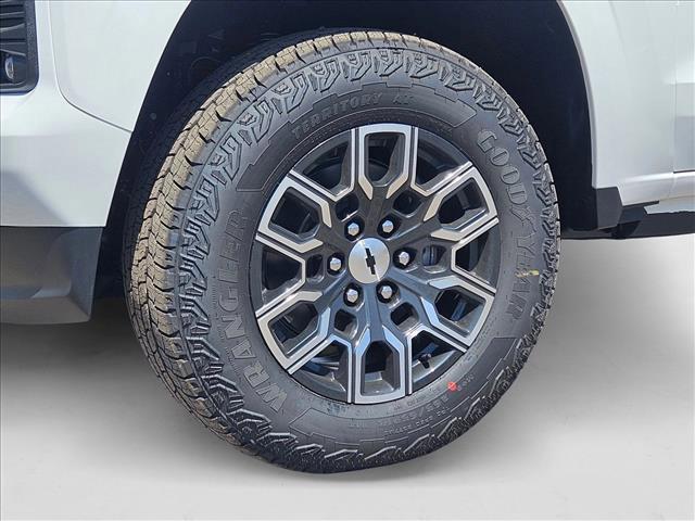 Photo of 2026 Summit White Chevrolet Colorado