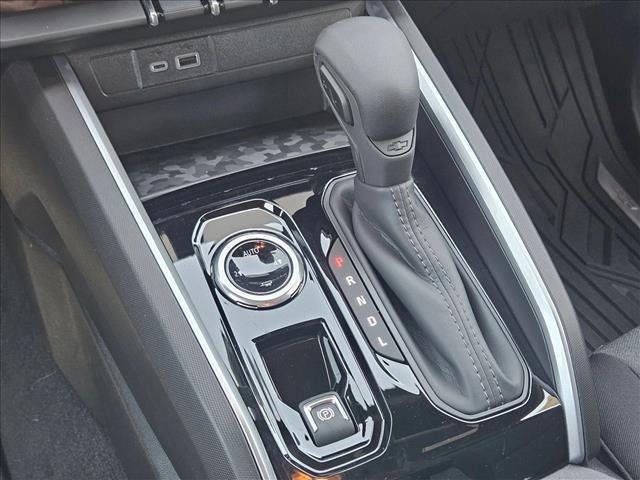 Photo of 2026 Summit White Chevrolet Colorado