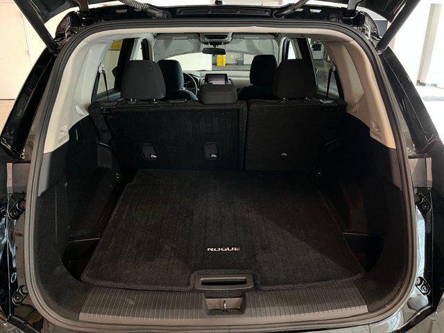 Photo of 2024 Super Black Nissan Rogue
