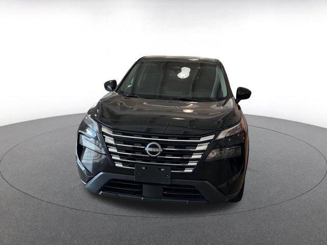 Photo of 2024 Super Black Nissan Rogue