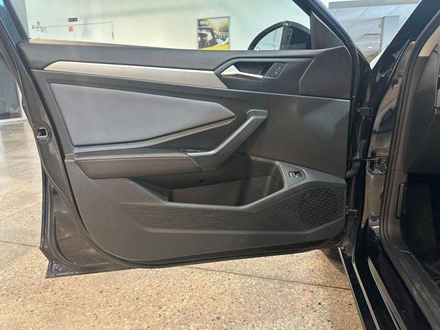 Photo of 2025 Deep Black Pearl Volkswagen Jetta