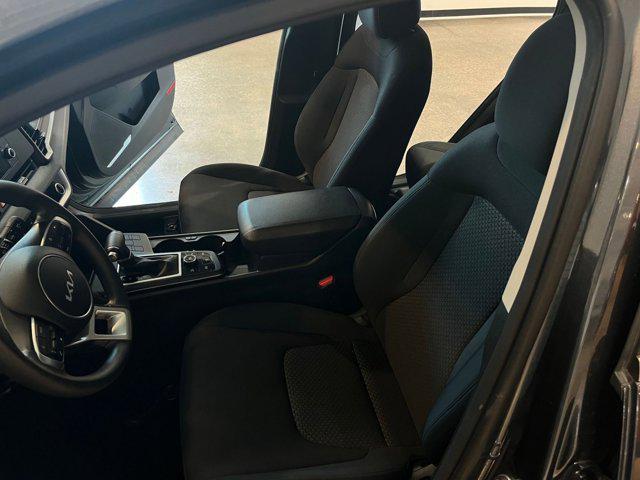 Photo of 2024 Gravity Gray Kia Sportage