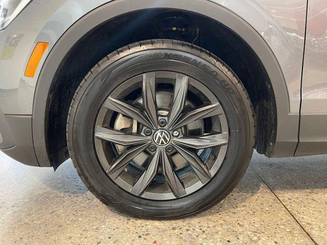 Photo of 2024 Platinum Gray Metallic Volkswagen Tiguan