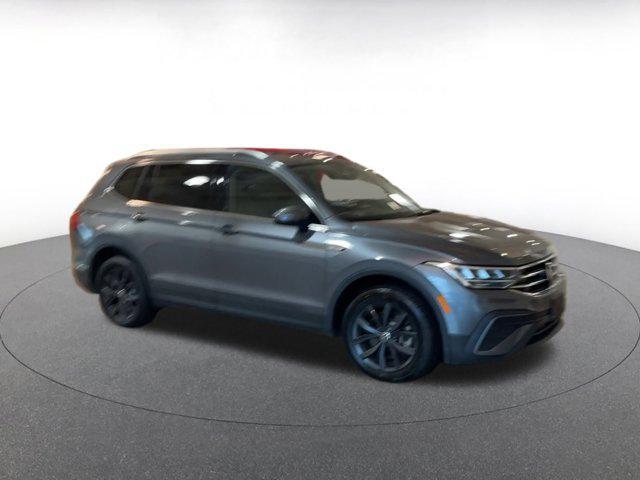 Photo of 2024 Platinum Gray Metallic Volkswagen Tiguan