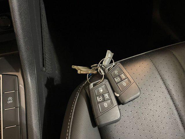 Photo of 2024 Platinum Gray Metallic Volkswagen Tiguan