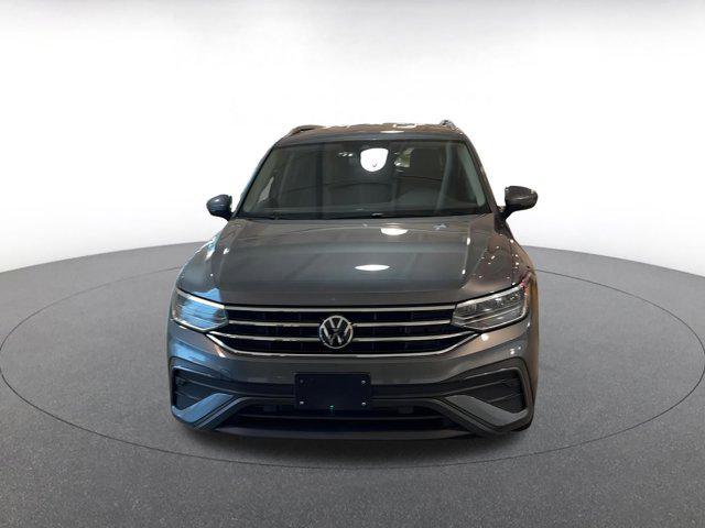Photo of 2024 Platinum Gray Metallic Volkswagen Tiguan