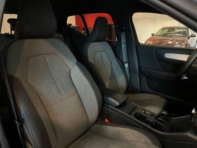 Photo of 2024 Blue Volvo XC40